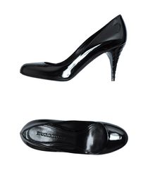 BURBERRY - Closed-toe slip-ons