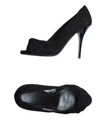 BURBERRY - Closed-toe slip-ons