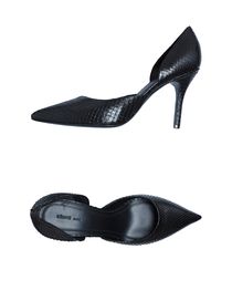 CÉLINE - Closed-toe slip-ons