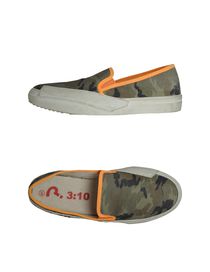 3:10 - Slip-on sneaker