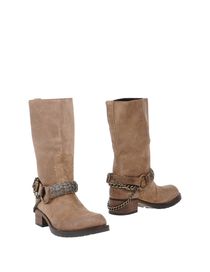 JFK - Boots