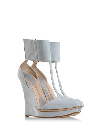 Closed toe - McQ
