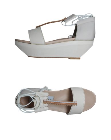 ZOOM B-STORE - Sandals