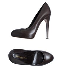 GIANVITO ROSSI - Closed-toe slip-ons