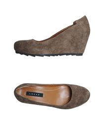 LOGAN - Closed-toe slip-ons