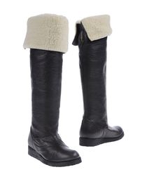 UAD MEDANI - Boots