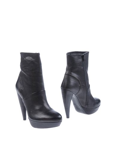 ZOOM VIC MATIE' - Ankle boots