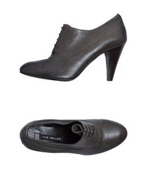 THE SELLER - Laced shoes