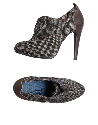 ZOOM REPLAY - Laced shoes