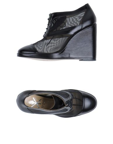 ZOOM OPENING CEREMONY - Laced shoes