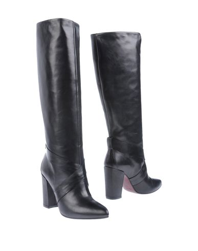 ZOOM HISTORY - Boots