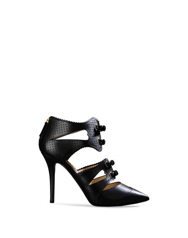Moschino, Closed-toe slip-ons