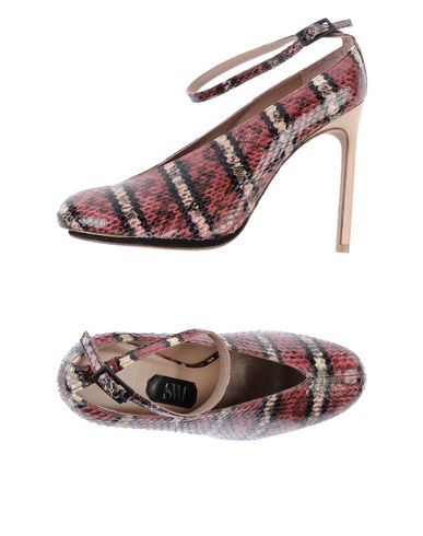 ZOOM SW1 by STUART WEITZMAN - Pump