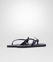 Bottega Veneta® Sandale aus Krokodilleder Dark Prusse Bottega Veneta® Sandale aus Krokodilleder Dark Prusse