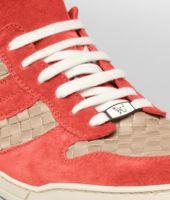 Bottega Veneta® Sneaker aus Kalbswildleder Intrecciato New Red und Walnut Bottega Veneta® Sneaker aus Kalbswildleder Intrecciato New Red und Walnut
