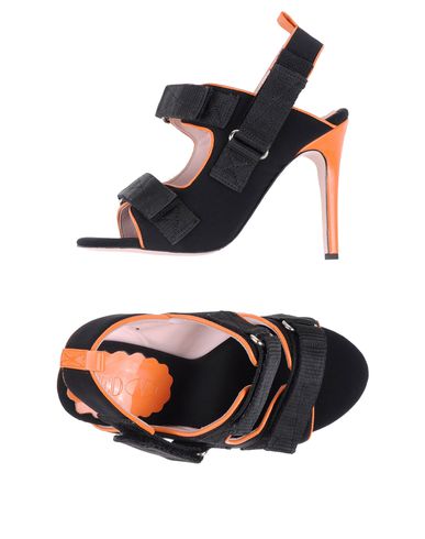 ZOOM RED(V) - Sandals