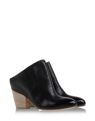 Mules & Clogs - VIC MATIE'