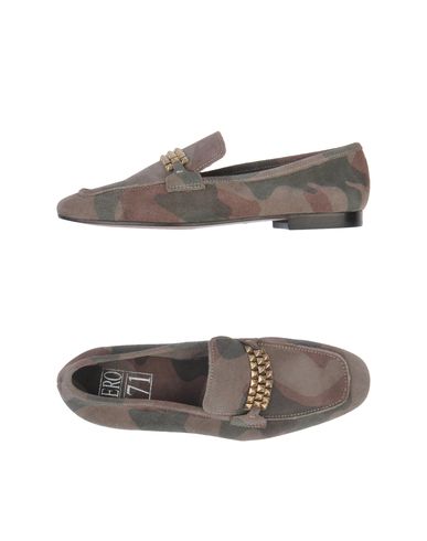 ZOOM ZERO_571 - Moccasins