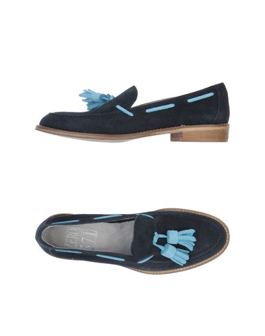 ZOOM ZERO_571 - Moccasins