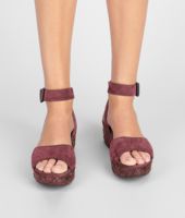 Bottega Veneta® Sandalen aus WILDLEDER INTRECCIATO AUBERGINE Bottega Veneta® Sandalen aus WILDLEDER INTRECCIATO AUBERGINE