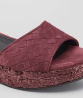 Bottega Veneta® Sandalen aus WILDLEDER INTRECCIATO AUBERGINE Bottega Veneta® Sandalen aus WILDLEDER INTRECCIATO AUBERGINE