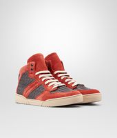 Bottega Veneta® SNEAKER AUS KALBS-WILDLEDER INTRECCIATO MEDIUM GREY UND BURNT RED Bottega Veneta® SNEAKER AUS KALBS-WILDLEDER INTRECCIATO MEDIUM GREY UND BURNT RED