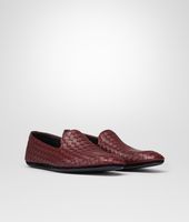 Bottega Veneta® CHAUSSON DE VILLE AUBERGINE EN CUIR DE VEAU FOULARD INTRECCIATO Bottega Veneta® CHAUSSON DE VILLE AUBERGINE EN CUIR DE VEAU FOULARD INTRECCIATO