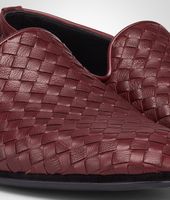 Bottega Veneta® OUTDOOR SLIPPER AUBERGINE IN FOULARD CALF INTRECCIATO Bottega Veneta® OUTDOOR SLIPPER AUBERGINE IN FOULARD CALF INTRECCIATO