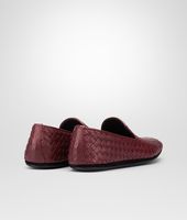 Bottega Veneta® OUTDOOR SLIPPER AUBERGINE IN FOULARD CALF INTRECCIATO Bottega Veneta® OUTDOOR SLIPPER AUBERGINE IN FOULARD CALF INTRECCIATO