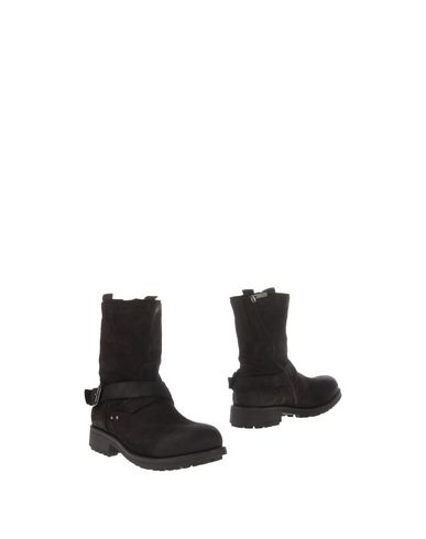ZOOM DÉBUT - Boots