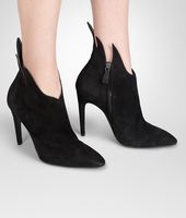 Bottega Veneta® ANKLE BOOT AUS WILDLEDER NERO Bottega Veneta® ANKLE BOOT AUS WILDLEDER NERO