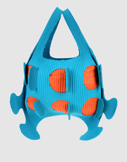 ISSEY MIYAKE - BORSE - Borse grandi in tessuto - su YOOX.COM