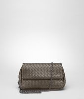 Bottega Veneta® Kleine Messenger-Tasche aus Nappaleder Intrecciato Bottega Veneta® Kleine Messenger-Tasche aus Nappaleder Intrecciato