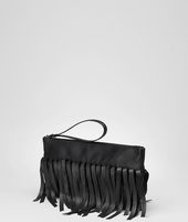 Bottega Veneta® Pochette aus Nappa Intrecciato mit Fransen Nero Bottega Veneta® Pochette aus Nappa Intrecciato mit Fransen Nero