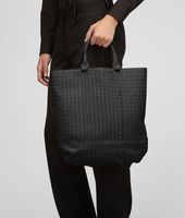 Bottega Veneta® 73 Tasche aus Nappaleder Intrecciato Nero Bottega Veneta® 73 Tasche aus Nappaleder Intrecciato Nero