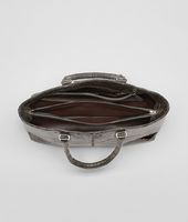 Bottega Veneta® Fenice Bag aus glänzendem Krokodilleder Fumé in Shadow Bottega Veneta® Fenice Bag aus glänzendem Krokodilleder Fumé in Shadow