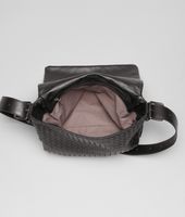 Bottega Veneta® Messenger Bag aus leichtem Kalbsleder Intrecciato Bottega Veneta® Messenger Bag aus leichtem Kalbsleder Intrecciato