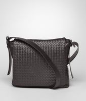 Bottega Veneta® Messenger Bag aus leichtem Kalbsleder Intrecciato Bottega Veneta® Messenger Bag aus leichtem Kalbsleder Intrecciato