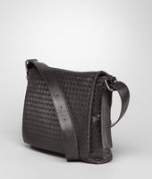 Bottega Veneta® Messenger Bag aus leichtem Kalbsleder Intrecciato Bottega Veneta® Messenger Bag aus leichtem Kalbsleder Intrecciato