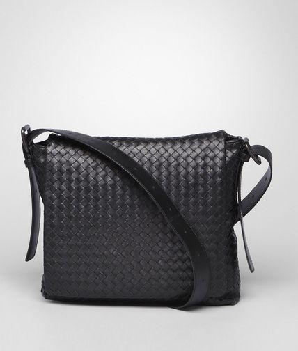 BOTTEGA VENETA - Messenger Tasche aus leichtem Kalbsleder Intrecciato Nero