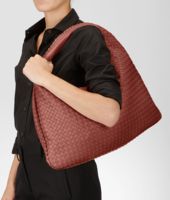 Bottega Veneta® Große Veneta aus Nappaleder Intrecciato Brique Bottega Veneta® Große Veneta aus Nappaleder Intrecciato Brique