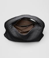 Bottega Veneta® Große Veneta aus Nappaleder Intrecciato Bottega Veneta® Große Veneta aus Nappaleder Intrecciato