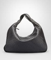 Bottega Veneta® Große Veneta aus Nappaleder Intrecciato Bottega Veneta® Große Veneta aus Nappaleder Intrecciato