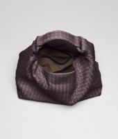 Bottega Veneta® Sloane Tasche aus leichtem Kalbsleder Intrecciato Quetsche Bottega Veneta® Sloane Tasche aus leichtem Kalbsleder Intrecciato Quetsche
