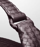 Bottega Veneta® Sloane Tasche aus leichtem Kalbsleder Intrecciato Quetsche Bottega Veneta® Sloane Tasche aus leichtem Kalbsleder Intrecciato Quetsche