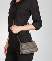 Bottega Veneta® Messenger Mini Tasche aus Nappaleder Intrecciato Fume Bottega Veneta® Messenger Mini Tasche aus Nappaleder Intrecciato Fume