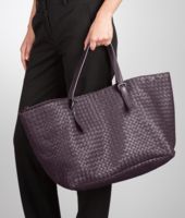 Bottega Veneta® Shopper aus Nappaleder Intrecciato Quetsche Bottega Veneta® Shopper aus Nappaleder Intrecciato Quetsche