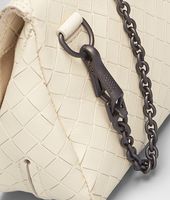 Bottega Veneta® Kleine Messenger-Tasche mit Intrecciomirage Antique Bottega Veneta® Kleine Messenger-Tasche mit Intrecciomirage Antique