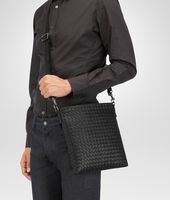 Bottega Veneta® Umhängetasche aus VN-Leder Intrecciato Nero Bottega Veneta® Umhängetasche aus VN-Leder Intrecciato Nero