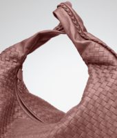 Bottega Veneta® Maxi Veneta aus Nappaleder Intrecciato Watteau Bottega Veneta® Maxi Veneta aus Nappaleder Intrecciato Watteau